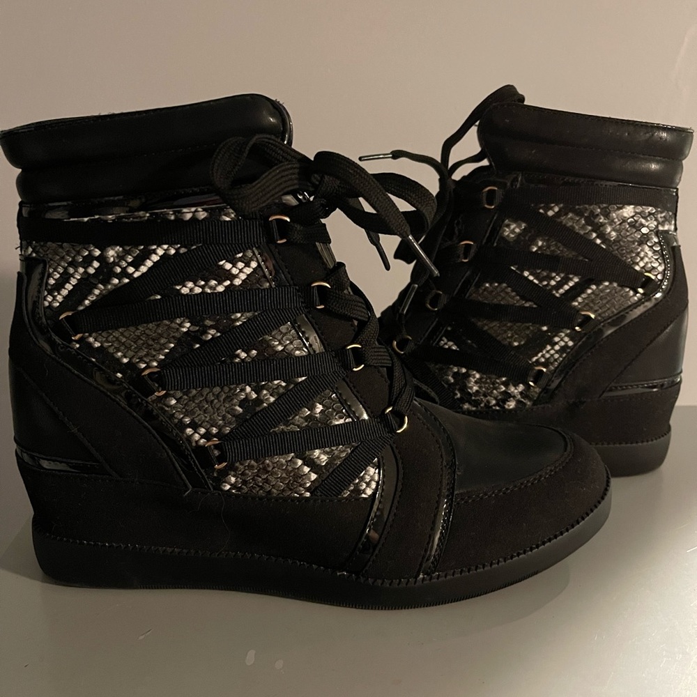Wedge sneakers